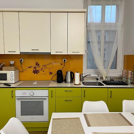 Main Street Retreat Apartment With Free Parking Sarajevo Bagian luar foto