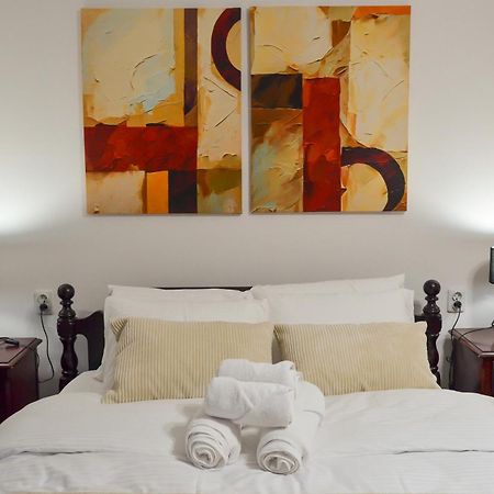 Main Street Retreat Apartment With Free Parking Sarajevo Bagian luar foto