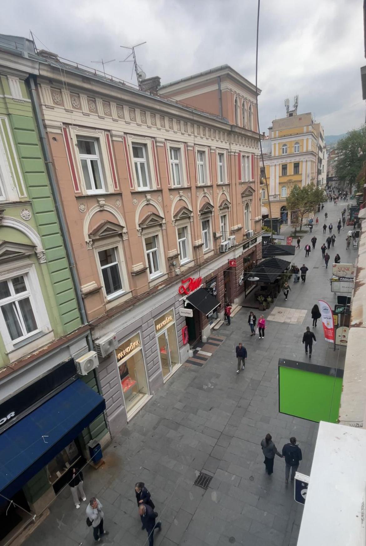 Main Street Retreat Apartment With Free Parking Sarajevo Bagian luar foto