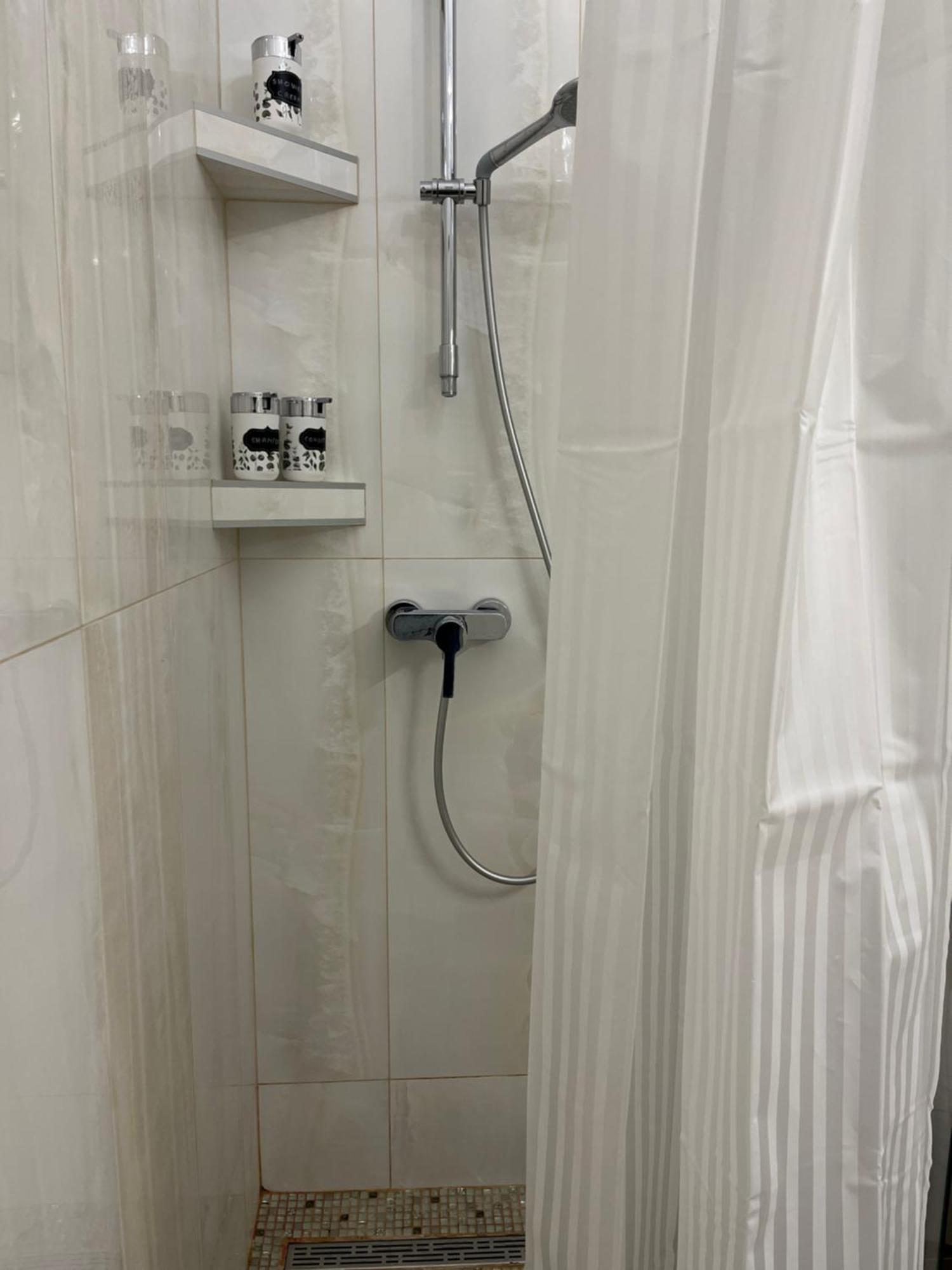 Main Street Retreat Apartment With Free Parking Sarajevo Bagian luar foto