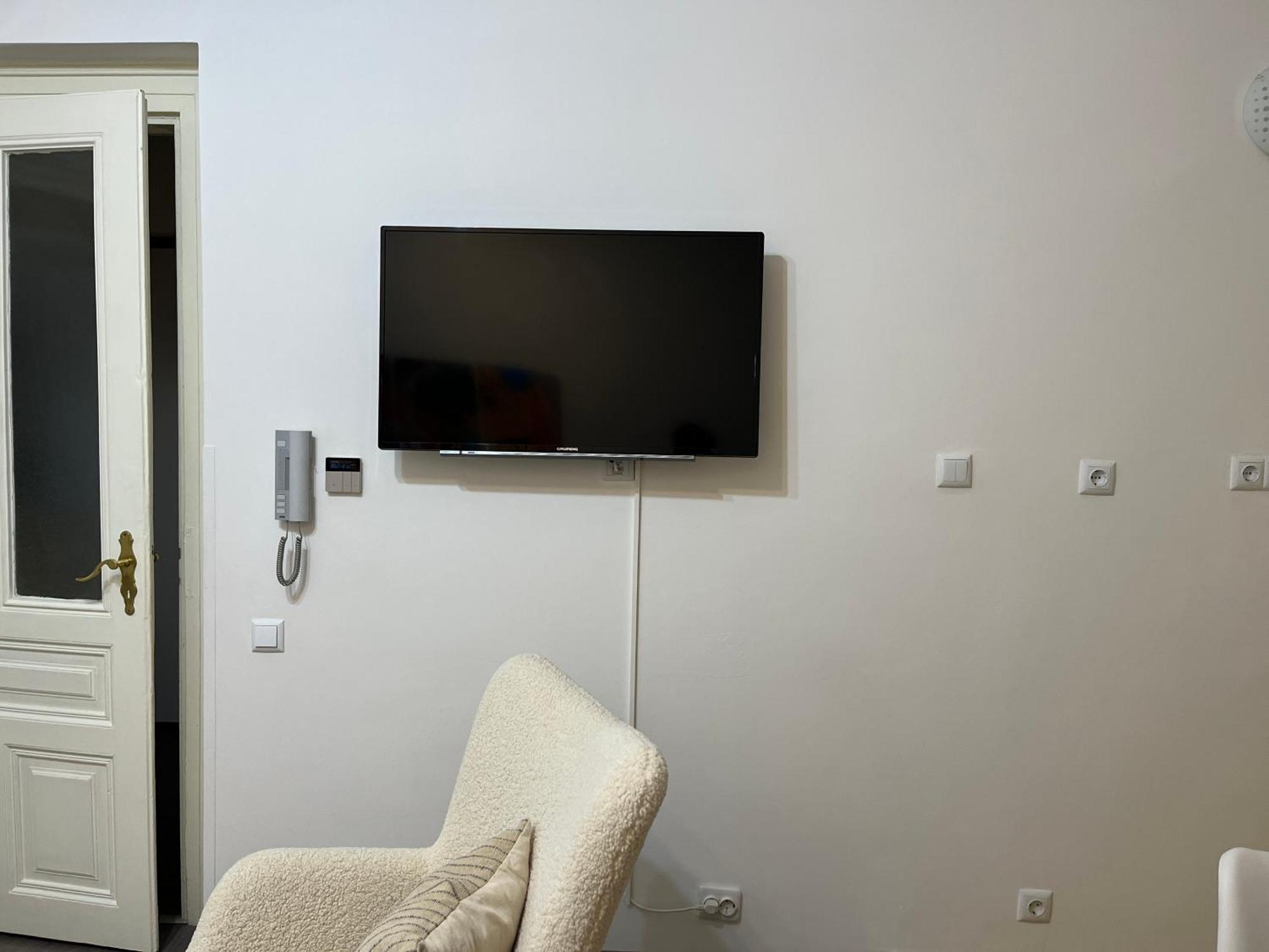 Main Street Retreat Apartment With Free Parking Sarajevo Bagian luar foto