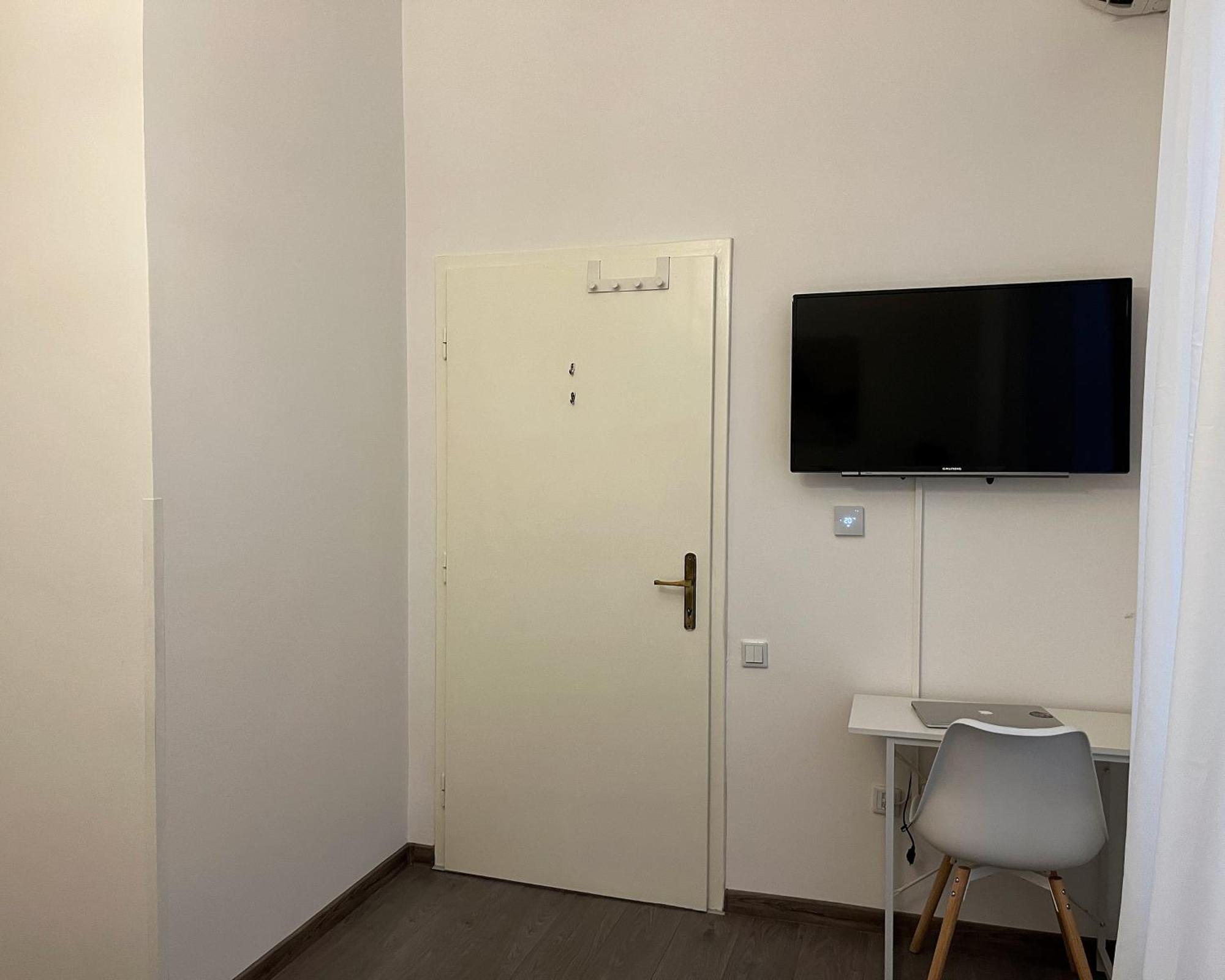 Main Street Retreat Apartment With Free Parking Sarajevo Bagian luar foto