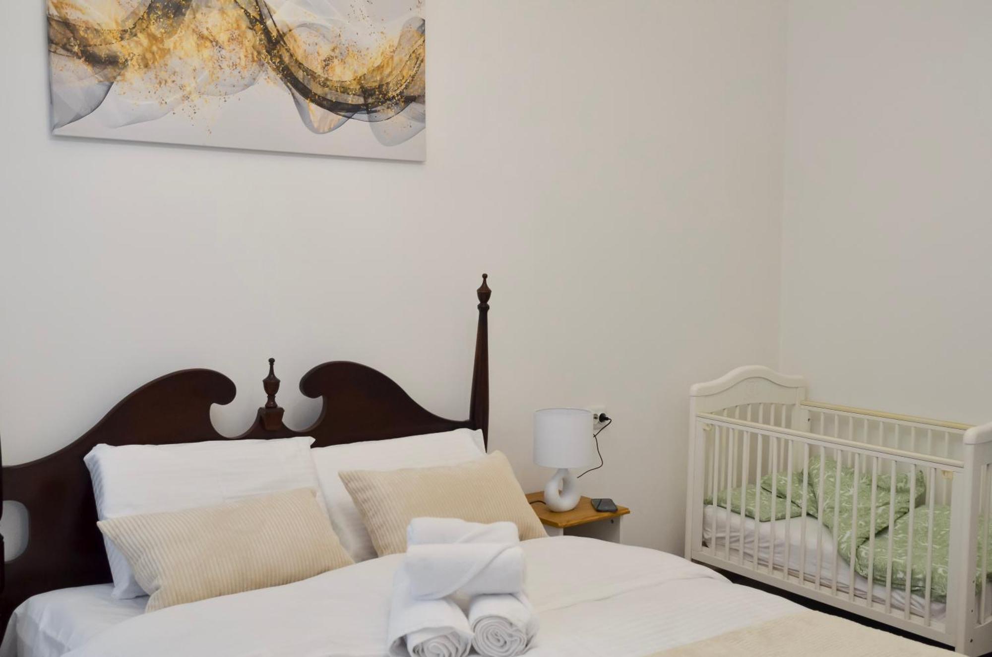 Main Street Retreat Apartment With Free Parking Sarajevo Bagian luar foto