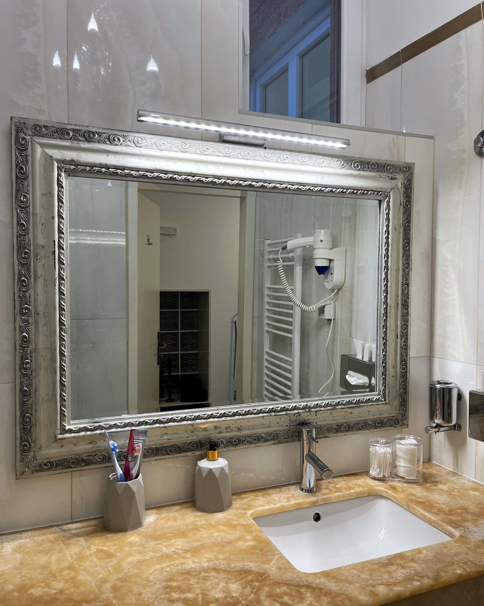 Main Street Retreat Apartment With Free Parking Sarajevo Bagian luar foto