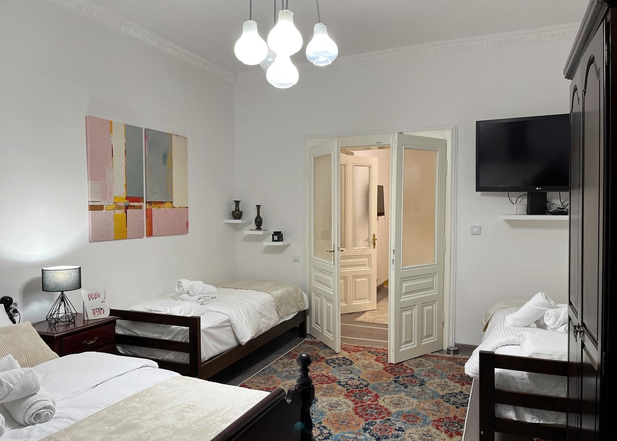 Main Street Retreat Apartment With Free Parking Sarajevo Bagian luar foto