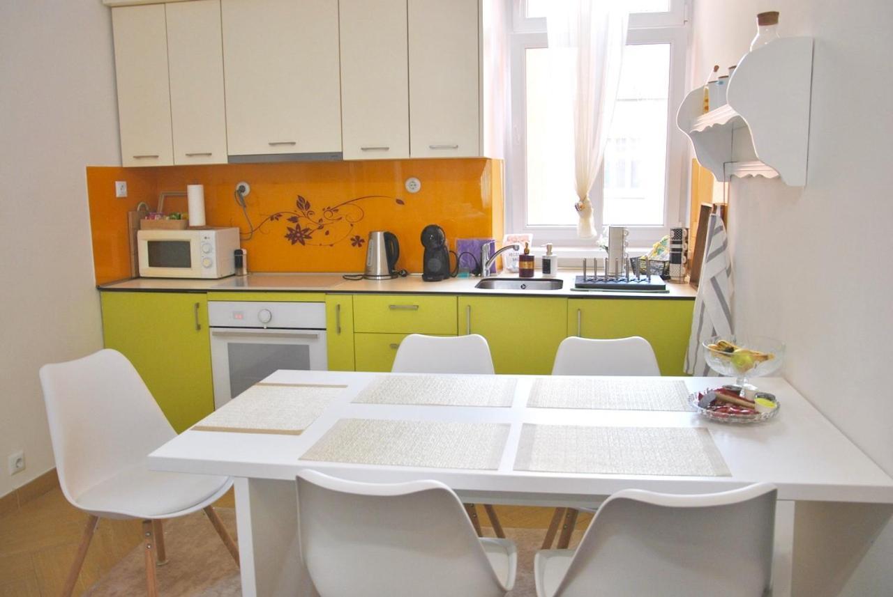 Main Street Retreat Apartment With Free Parking Sarajevo Bagian luar foto